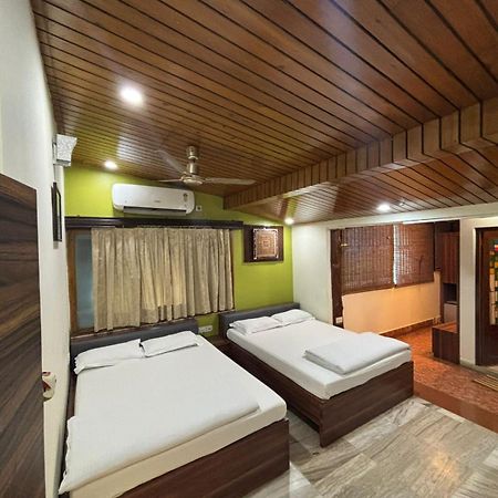 Om Sai Villa Guesthouse Колката Екстериор снимка