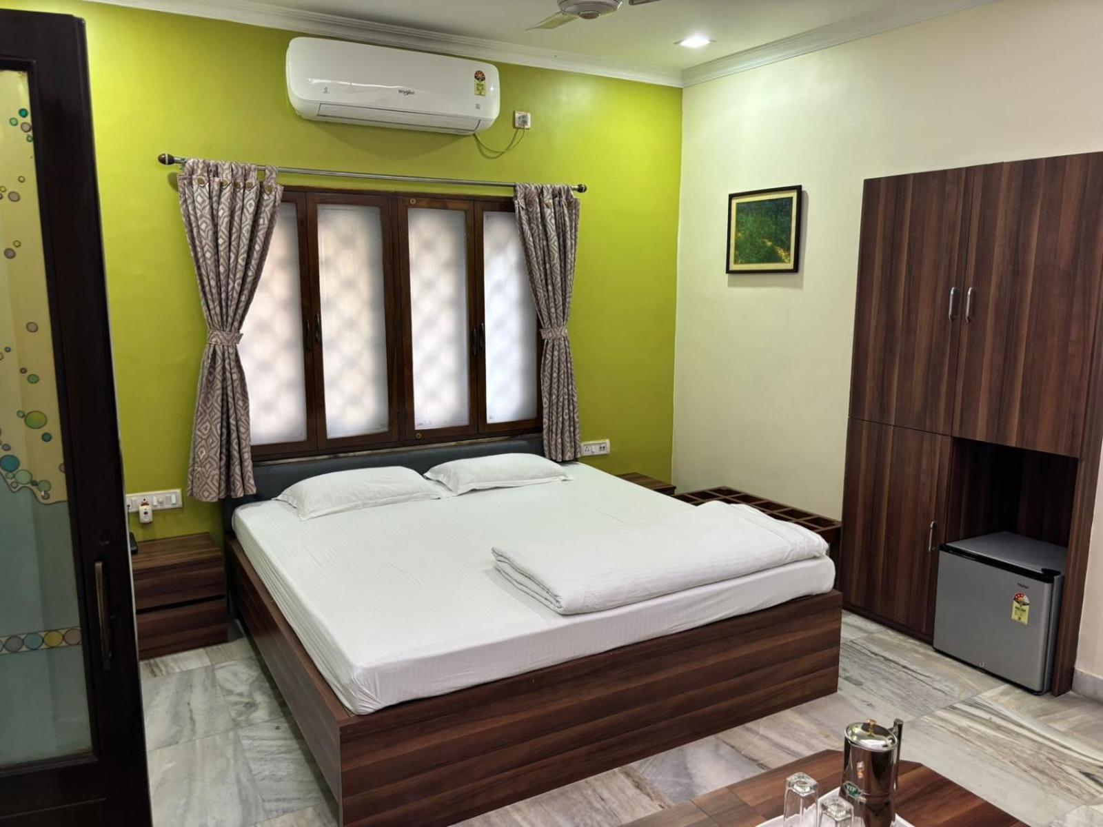 Om Sai Villa Guesthouse Колката Екстериор снимка