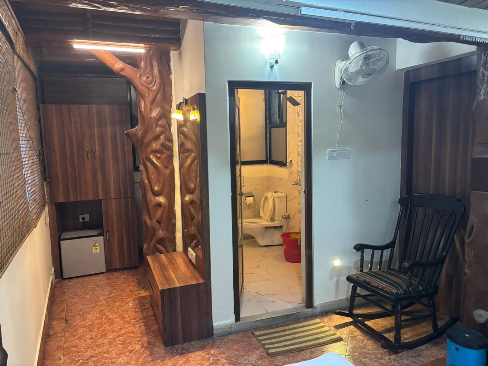 Om Sai Villa Guesthouse Колката Екстериор снимка