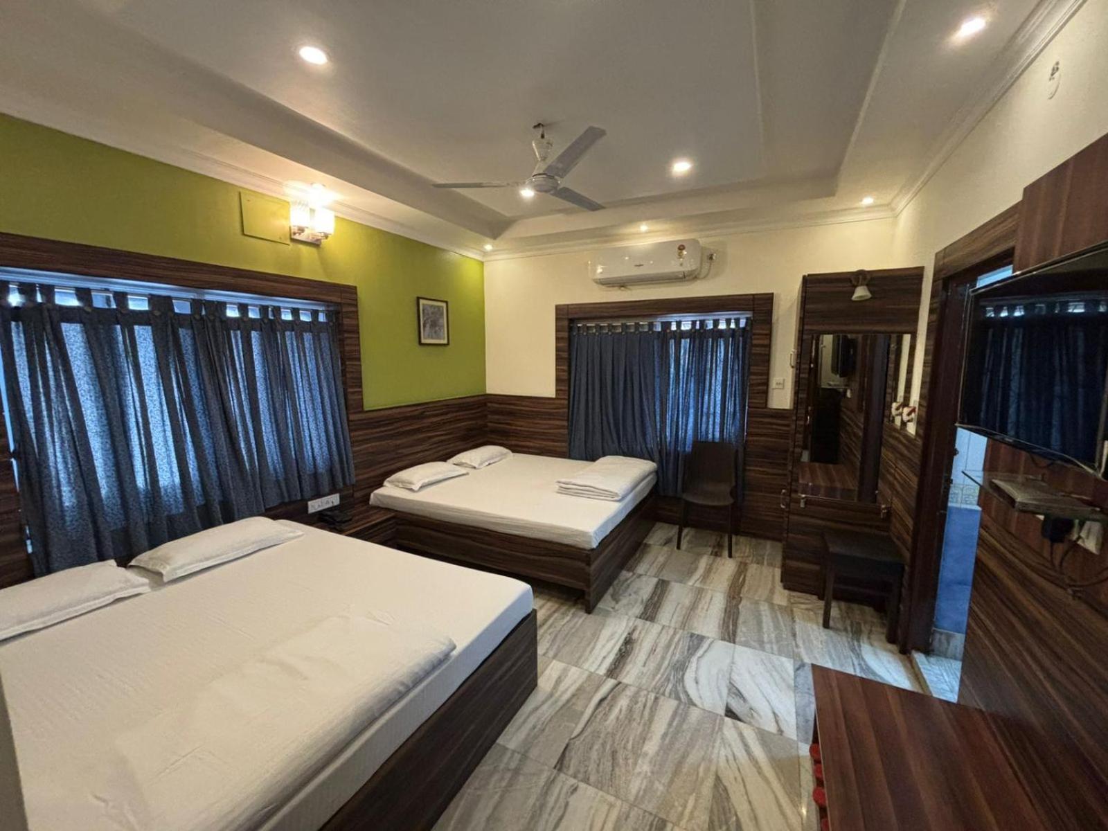 Om Sai Villa Guesthouse Колката Екстериор снимка