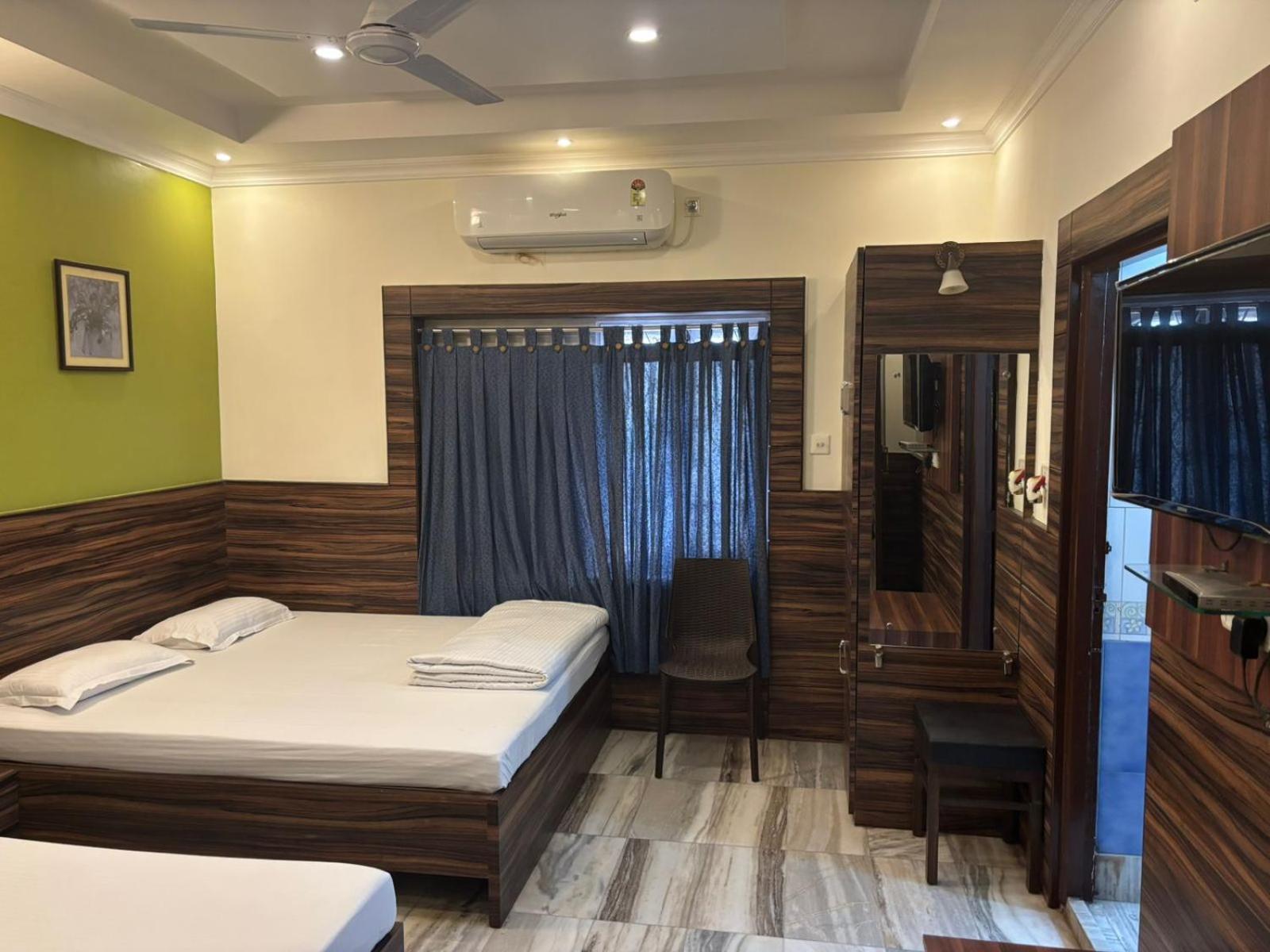 Om Sai Villa Guesthouse Колката Екстериор снимка