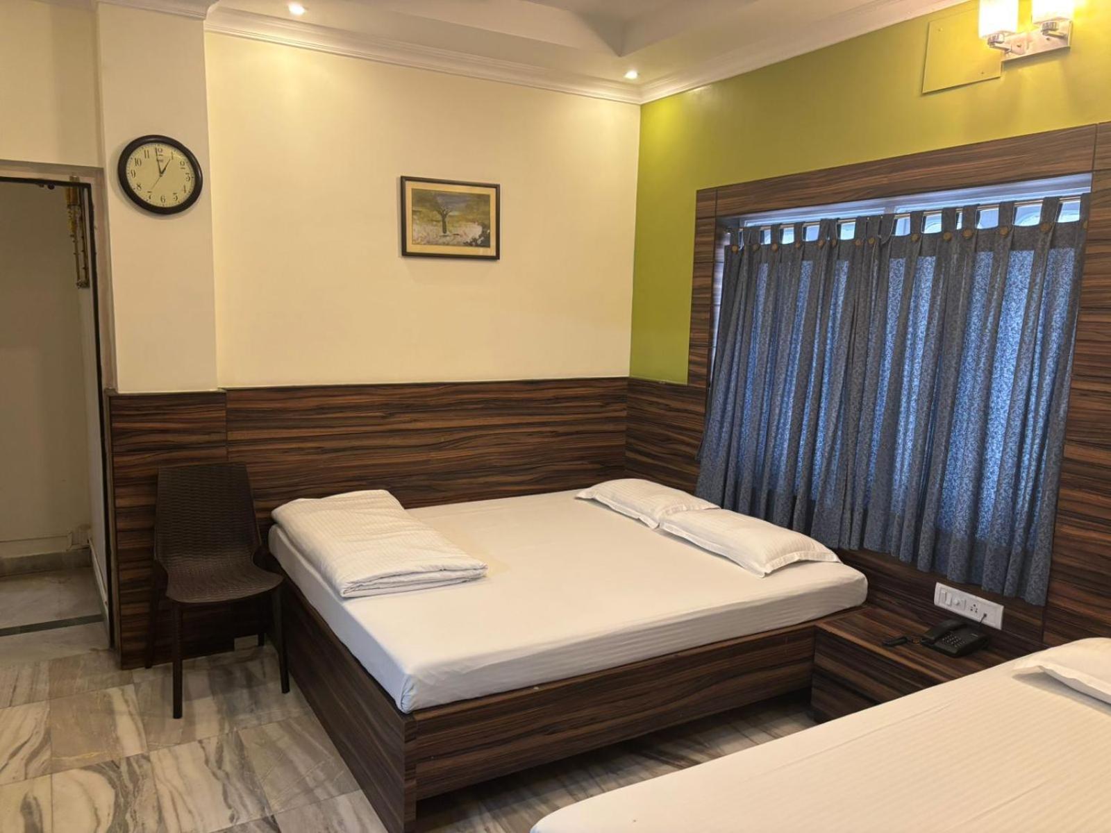 Om Sai Villa Guesthouse Колката Екстериор снимка