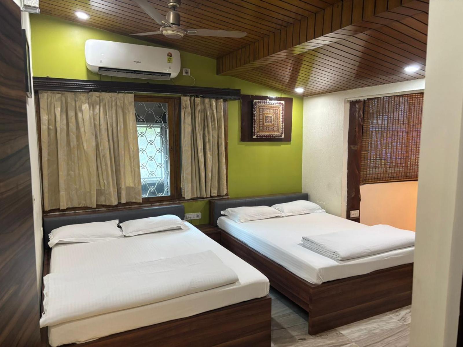 Om Sai Villa Guesthouse Колката Екстериор снимка
