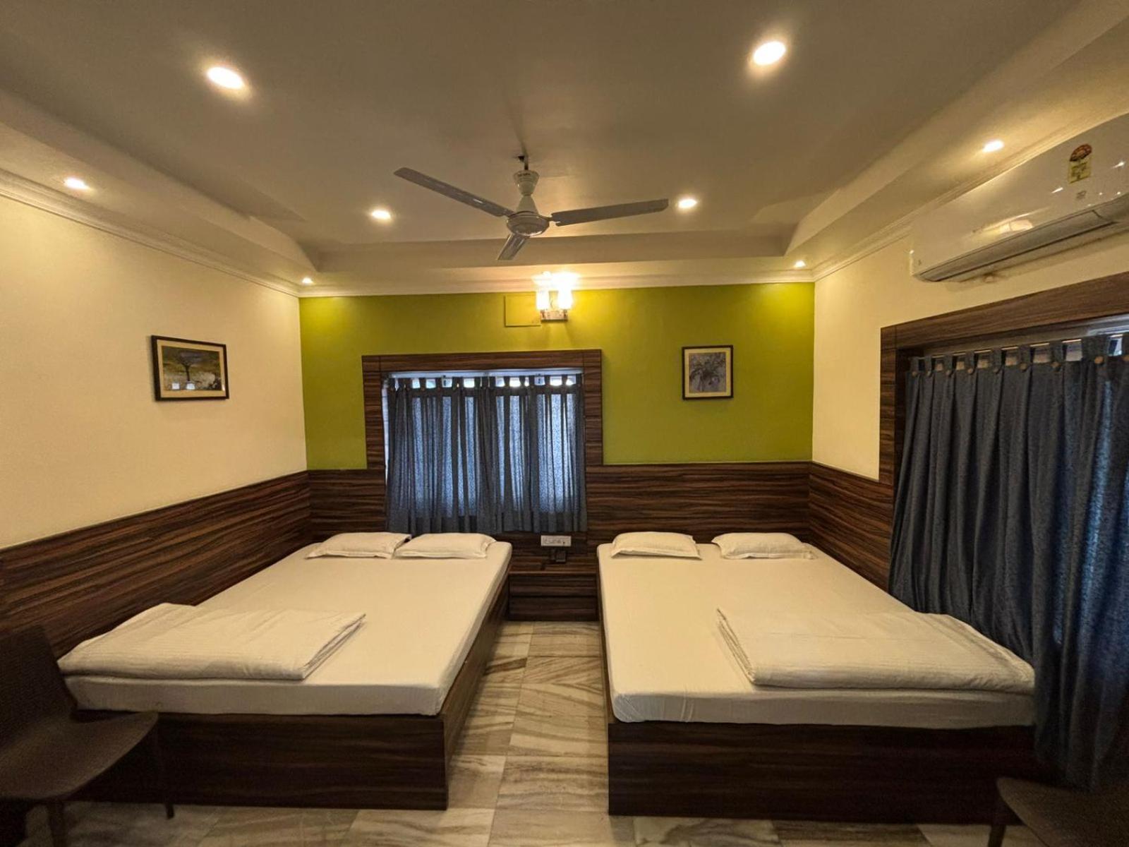 Om Sai Villa Guesthouse Колката Екстериор снимка