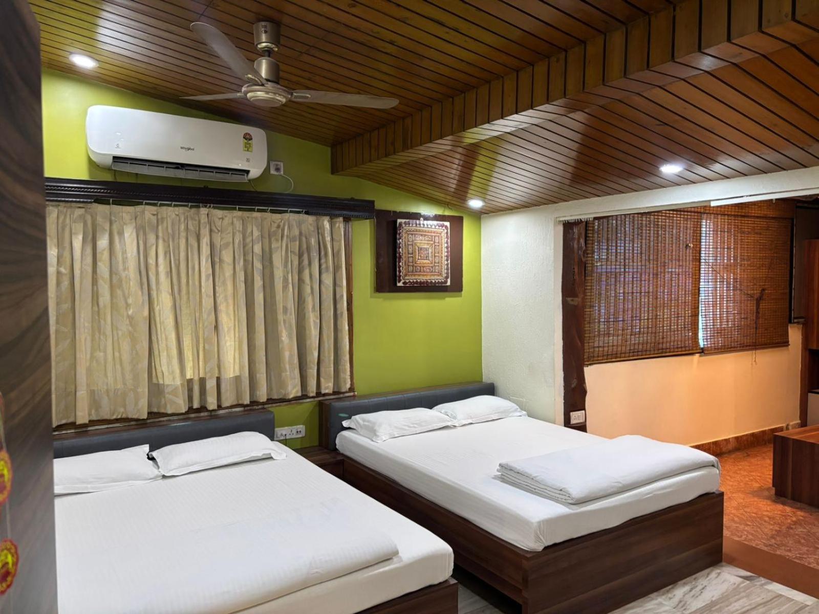 Om Sai Villa Guesthouse Колката Екстериор снимка
