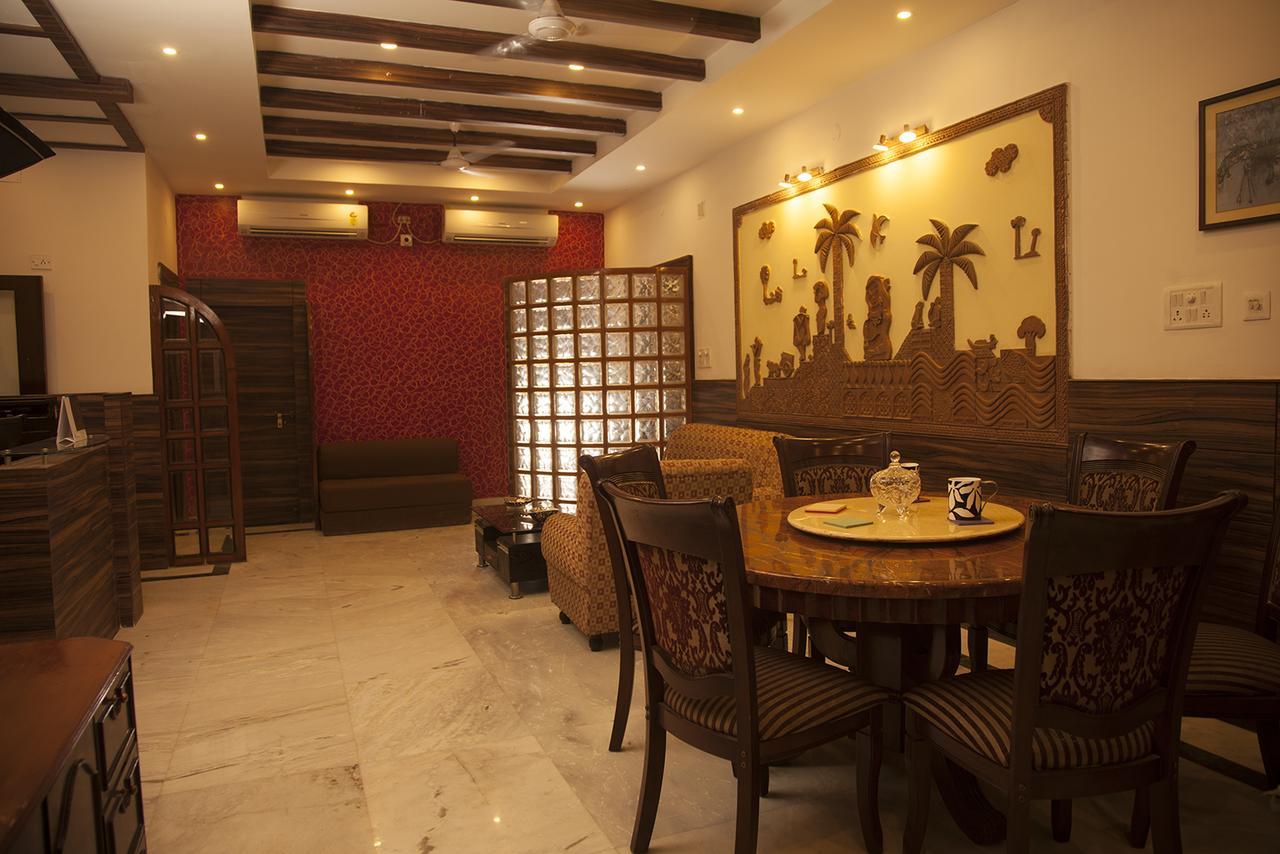 Om Sai Villa Guesthouse Колката Екстериор снимка
