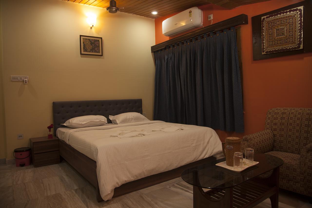 Om Sai Villa Guesthouse Колката Екстериор снимка