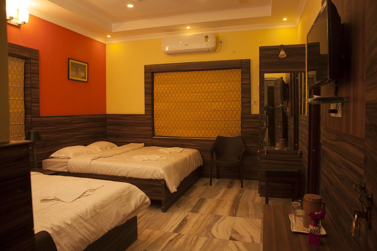 Om Sai Villa Guesthouse Колката Екстериор снимка