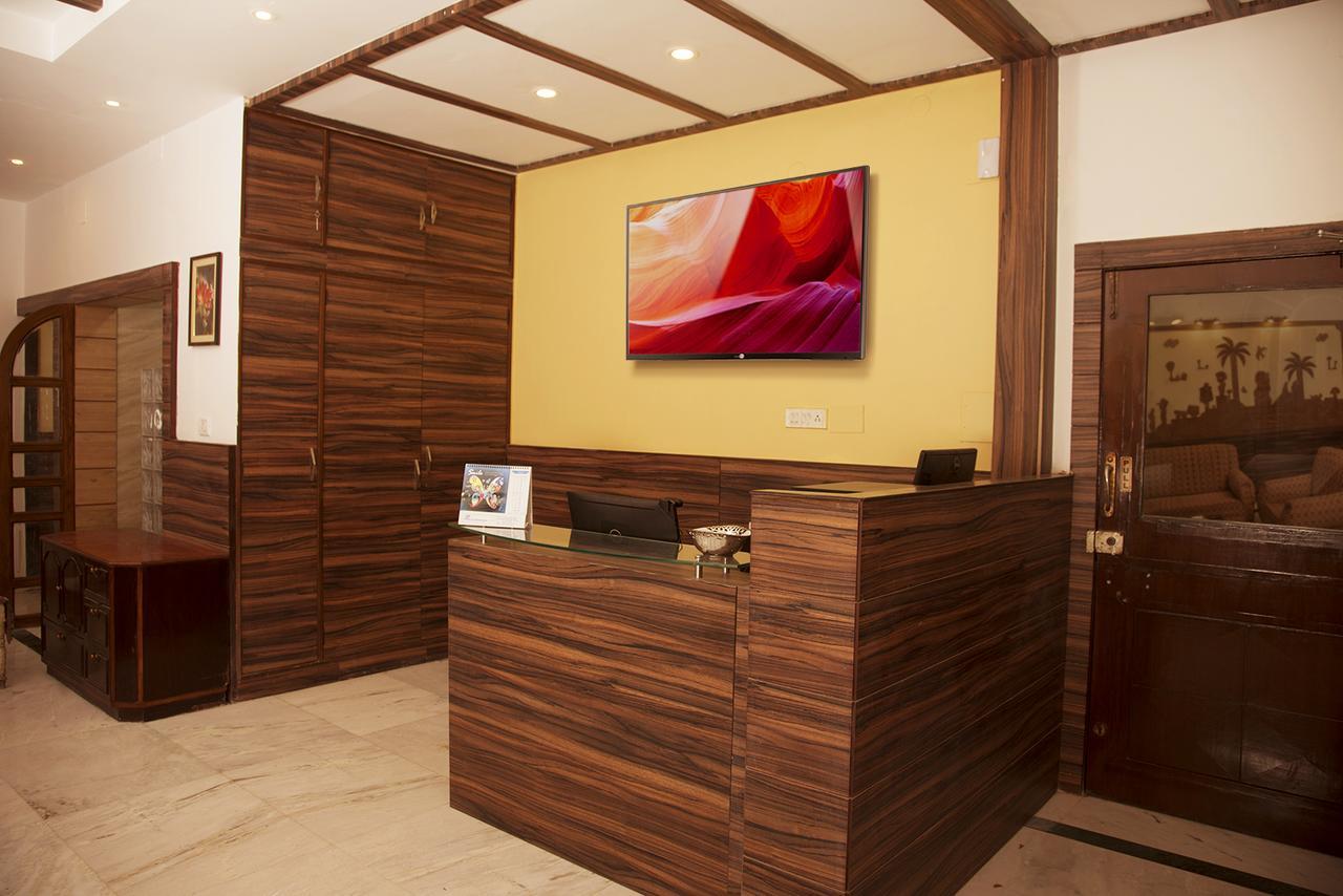 Om Sai Villa Guesthouse Колката Екстериор снимка
