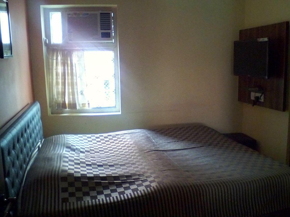 Om Sai Villa Guesthouse Колката Екстериор снимка